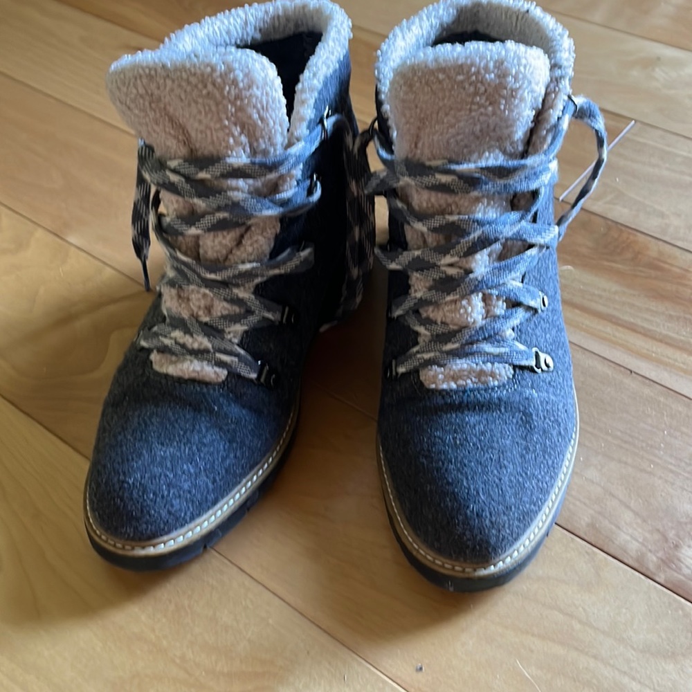 Dr Scholl’s Hiking Boots